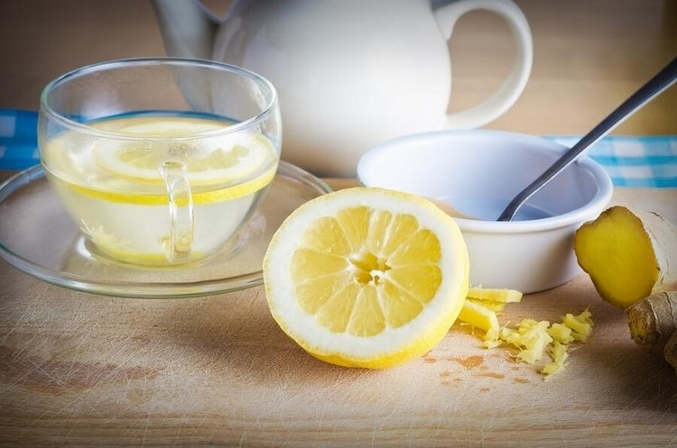 glass of lemon water with lemon slice