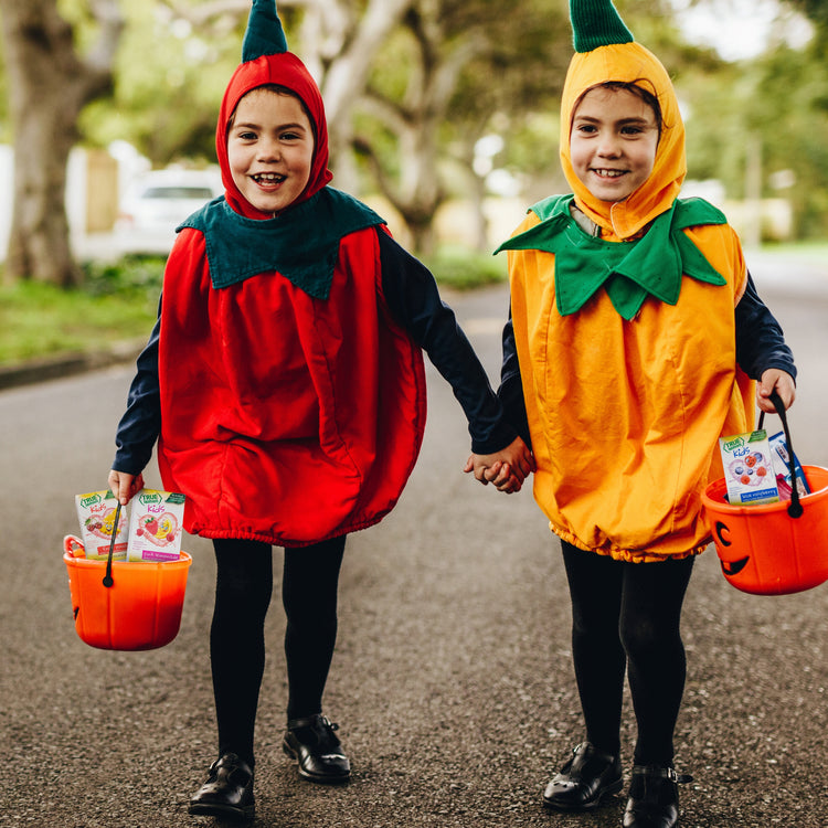 True children in pumpkin costumes trick or treating.  True lemon flavor packets are in their goodie bags